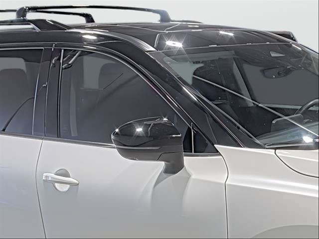 Used 2024 Nissan Pathfinder Platinum AWD/4WD image 16