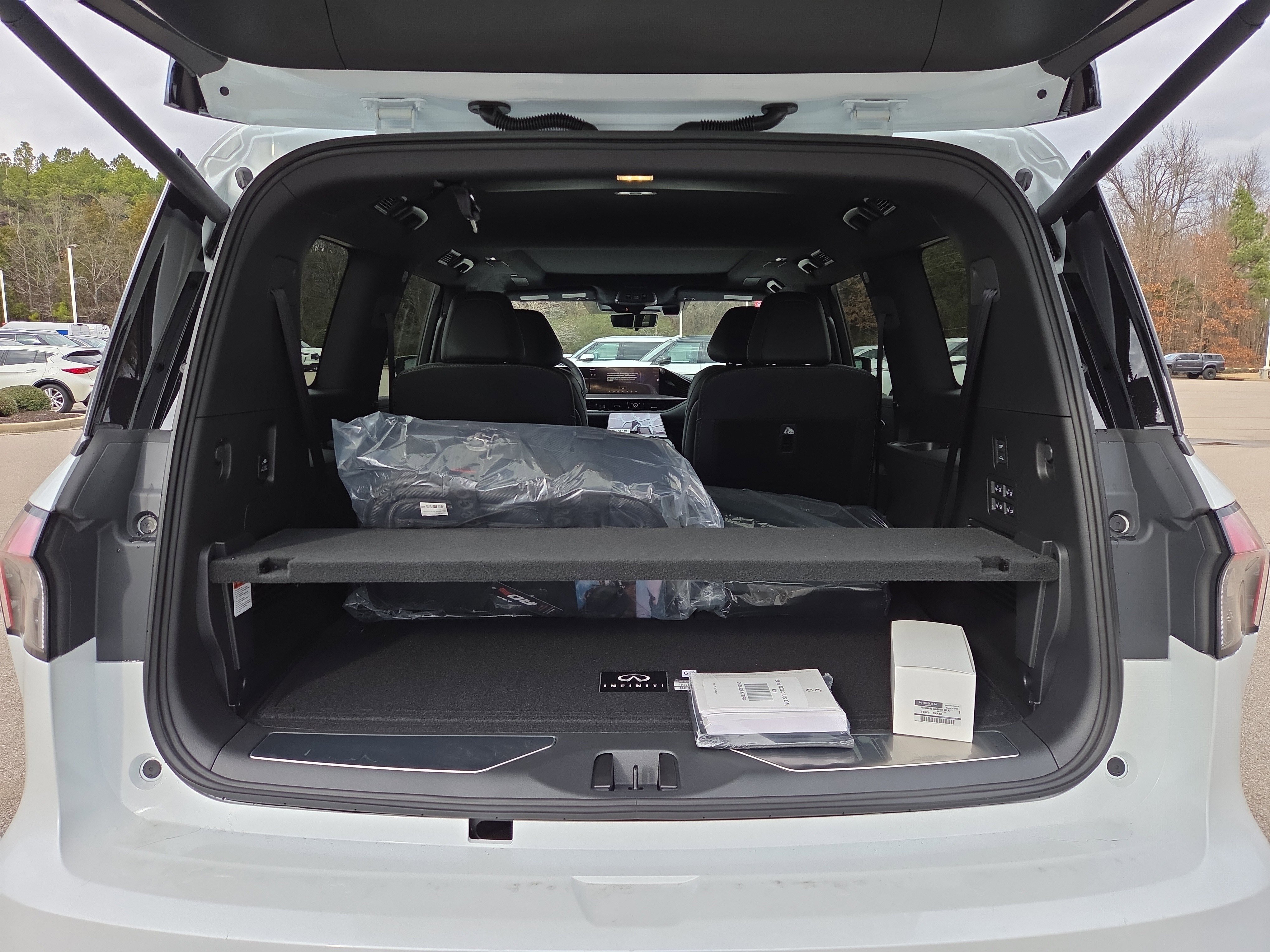 New 2026 INFINITI QX80 Autograph w/ Premium Cargo Package image 8