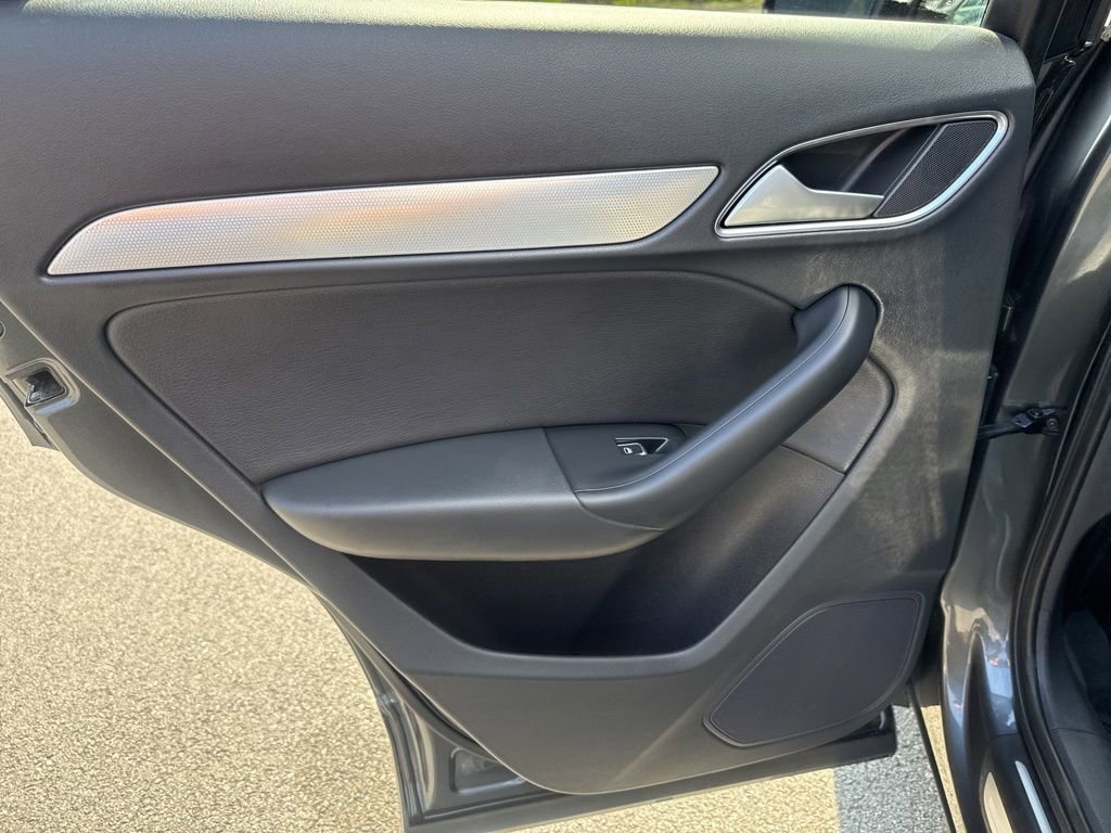 Used 2018 Audi Q3 2.0T Premium Plus w/ Premium Plus Package image 35