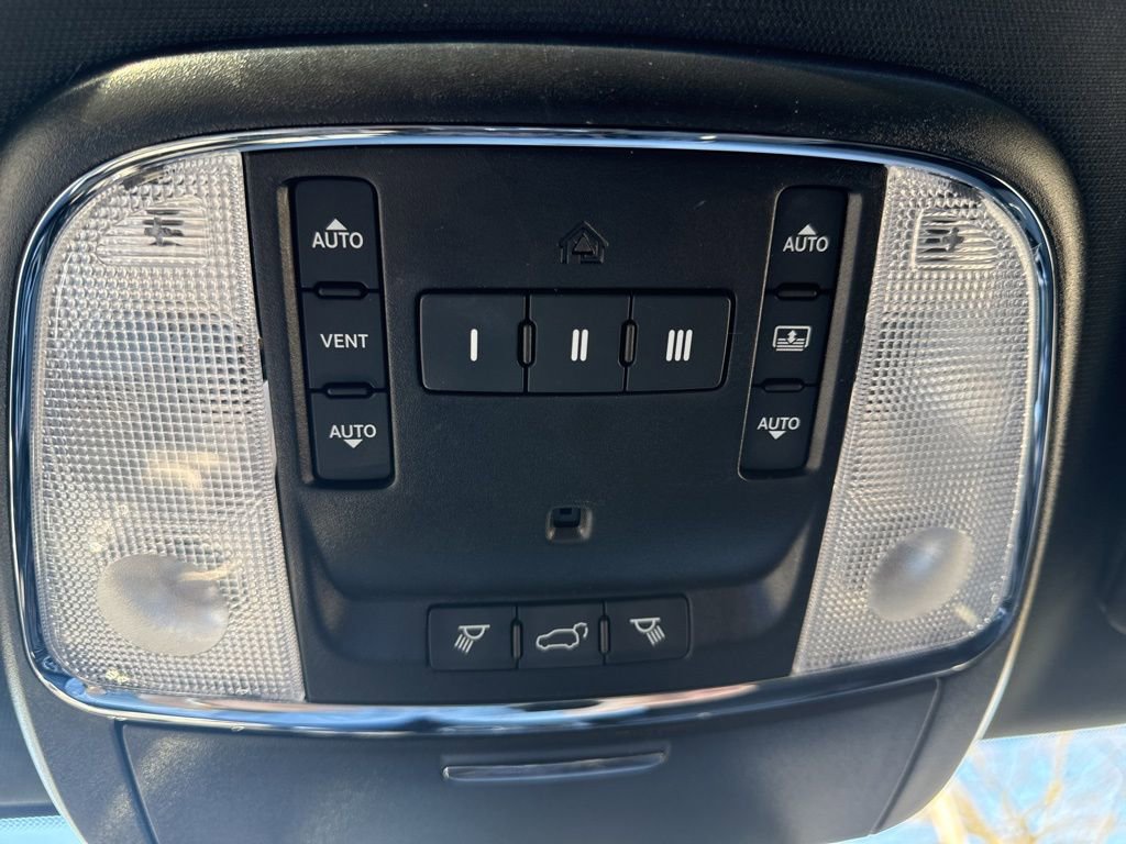 Used 2021 Jeep Grand Cherokee Limited w/ Luxury Group II image 17