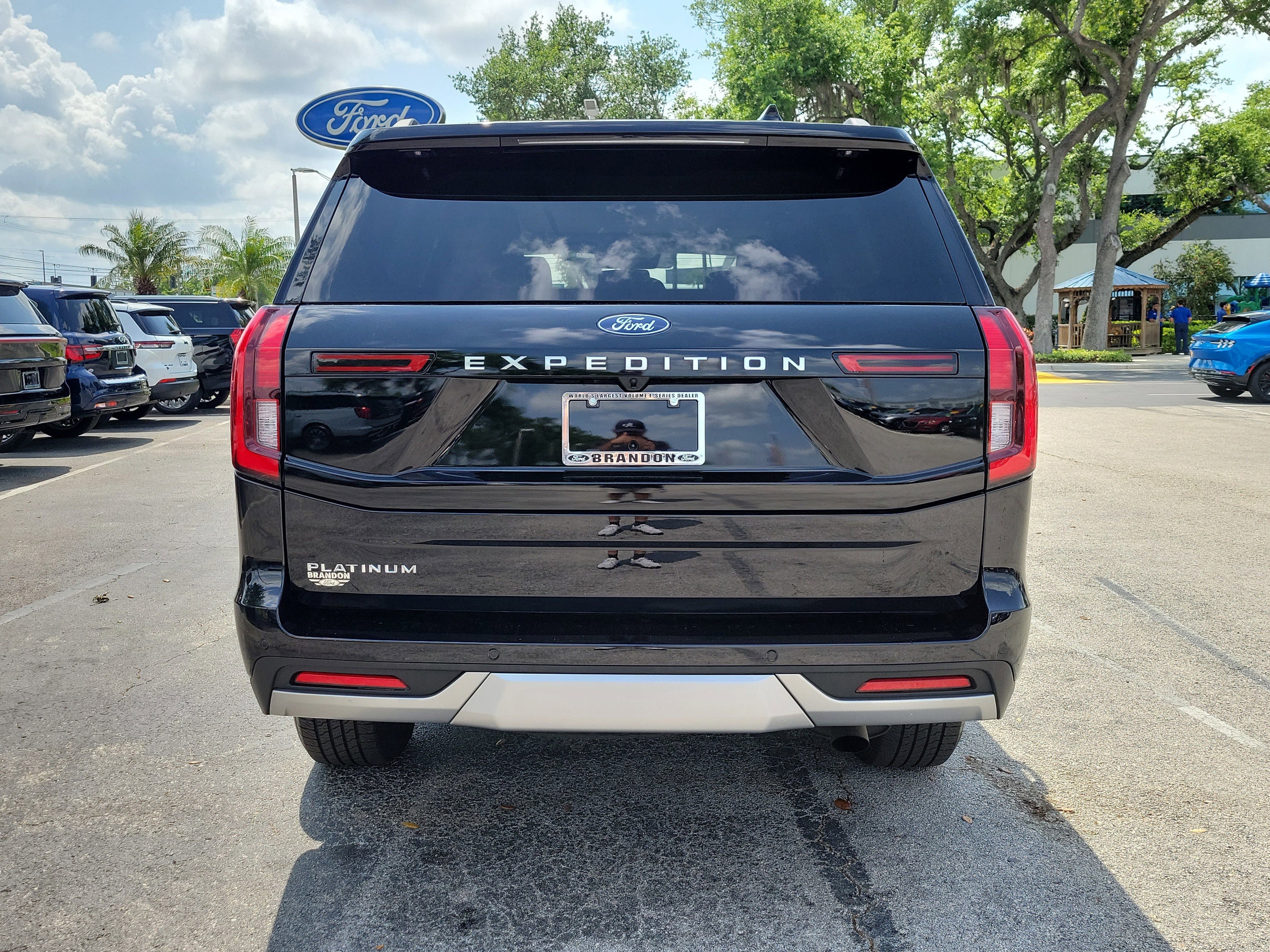 Certified 2025 Ford Expedition Platinum AWD/4WD image 8