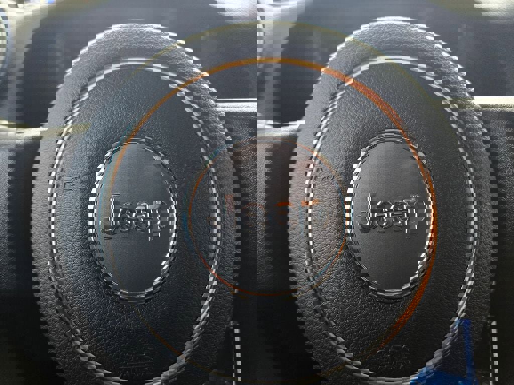 Used 2017 Jeep Wrangler Unlimited Sahara w/ Connectivity Group image 10