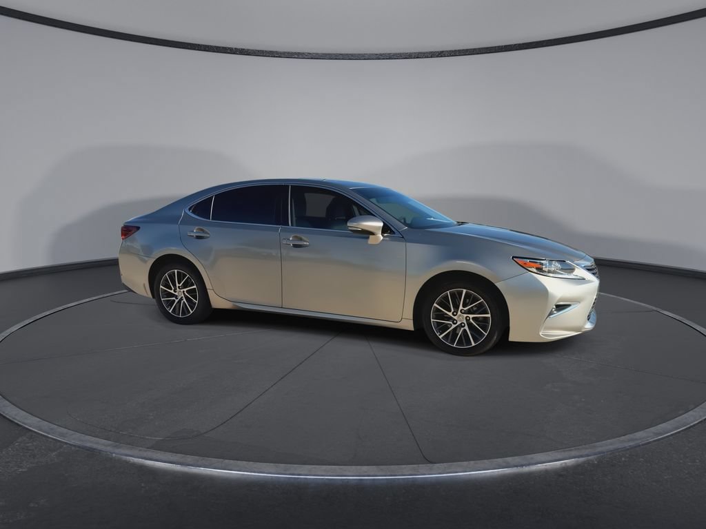 Used 2017 Lexus ES 350 w/ Luxury Package FWD image 2