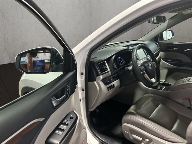 Used 2016 Toyota Highlander Limited AWD/4WD image 21