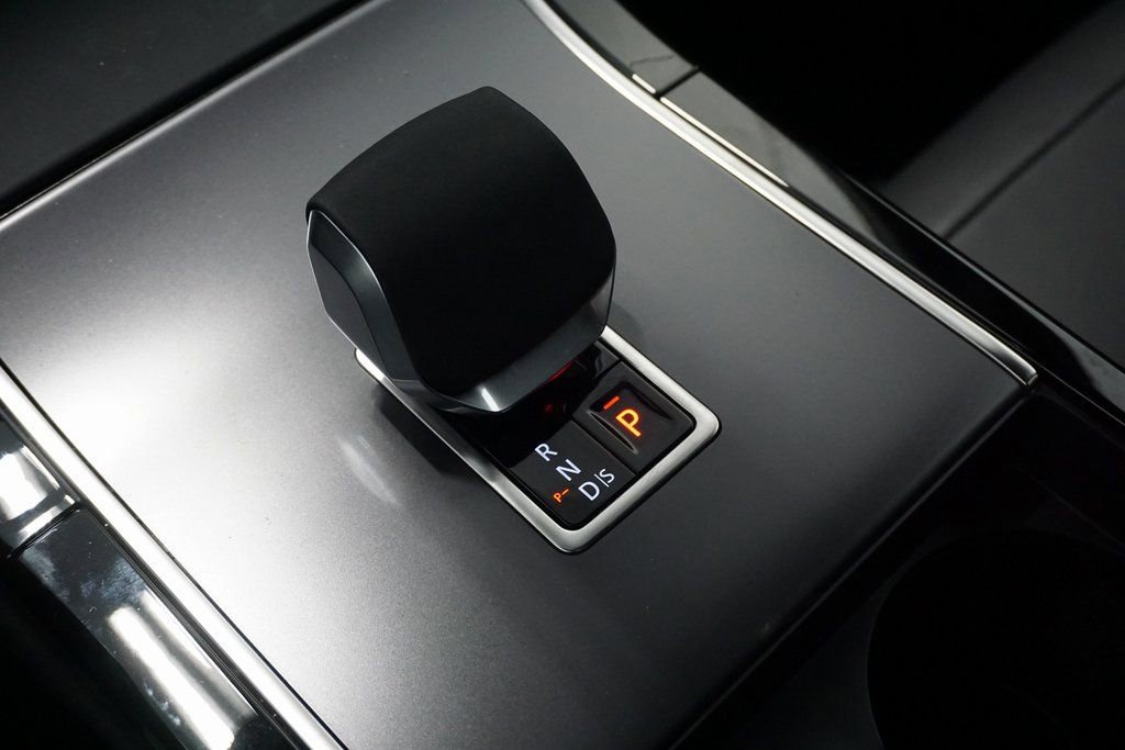 Used 2025 Land Rover Range Rover Velar Dynamic SE image 14