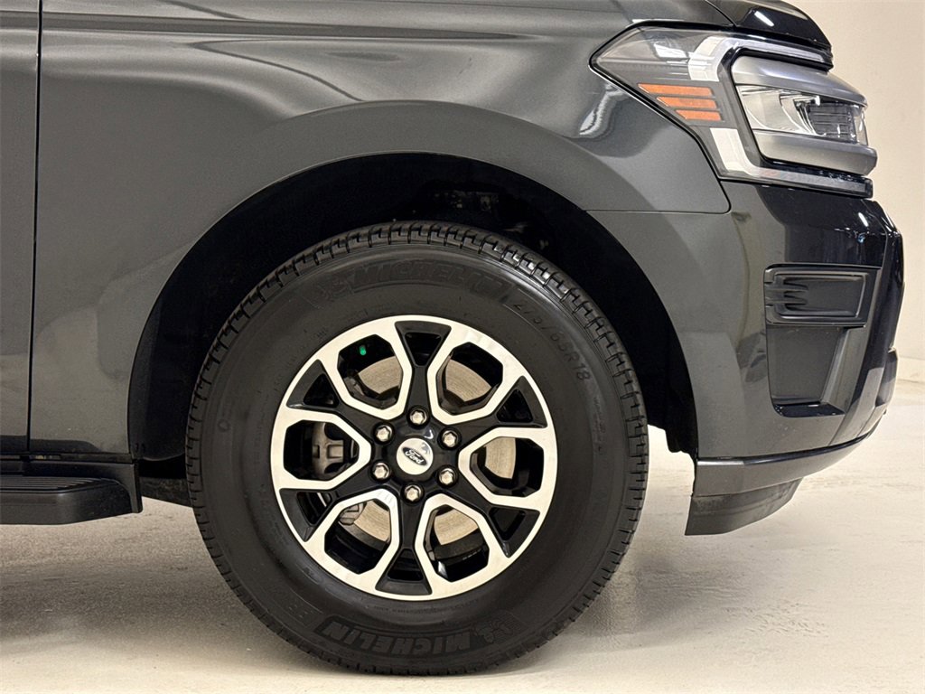 Used 2023 Ford Expedition XLT image 7