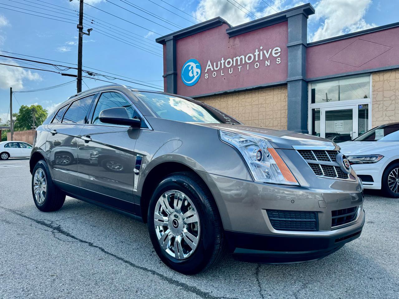Used 2011 Cadillac SRX Luxury FWD image 2