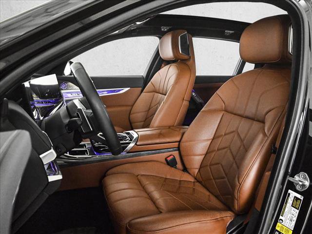 Used 2023 BMW 760i xDrive image 17