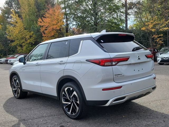 New 2025 Mitsubishi Outlander SE image 3