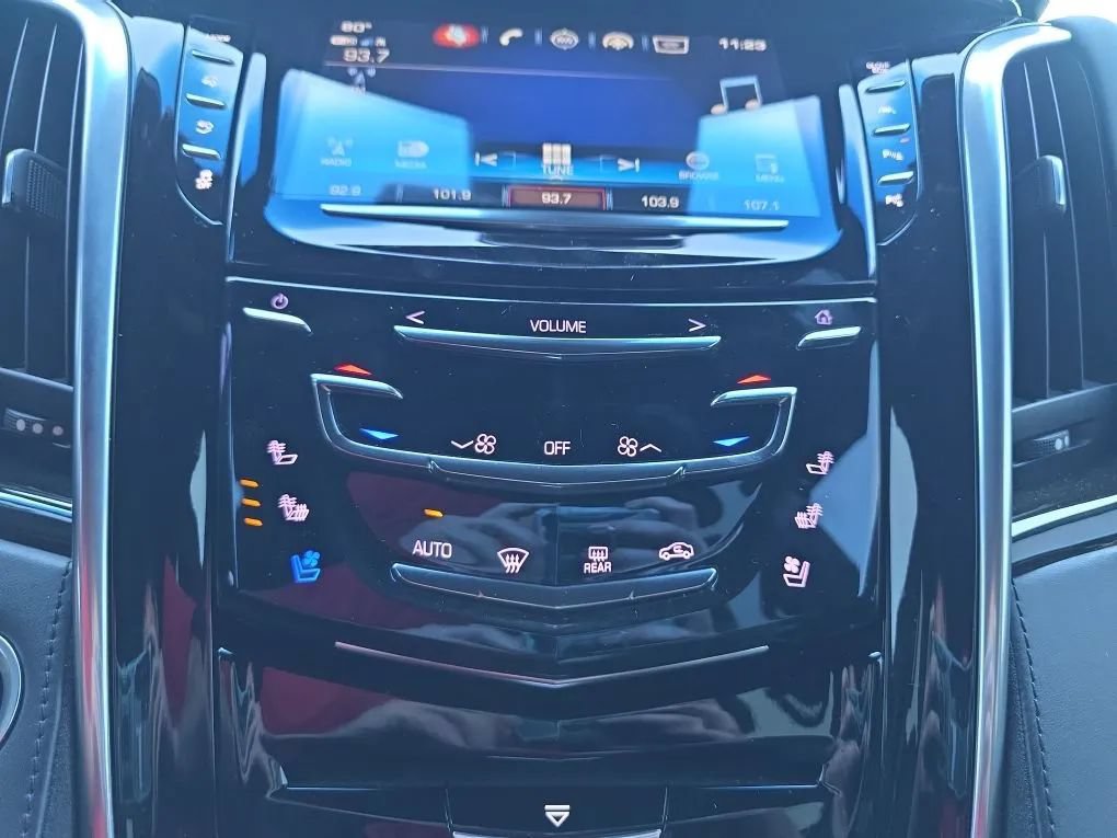 Used 2019 Cadillac Escalade Platinum AWD/4WD image 30