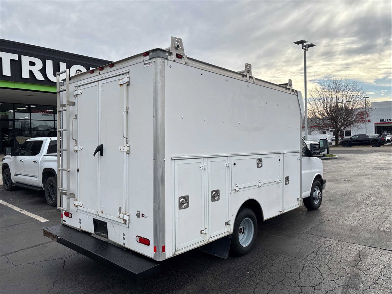 Used 2017 GMC Savana 3500 image 7