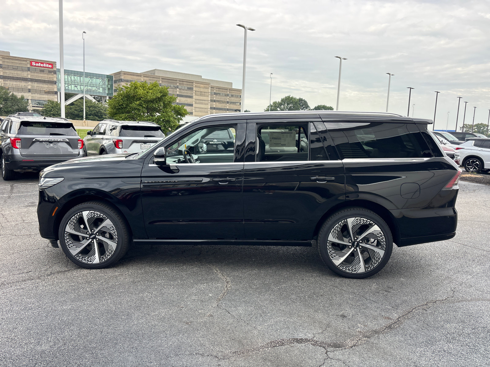 New 2027 Lincoln Navigator Black Label AWD/4WD image 4