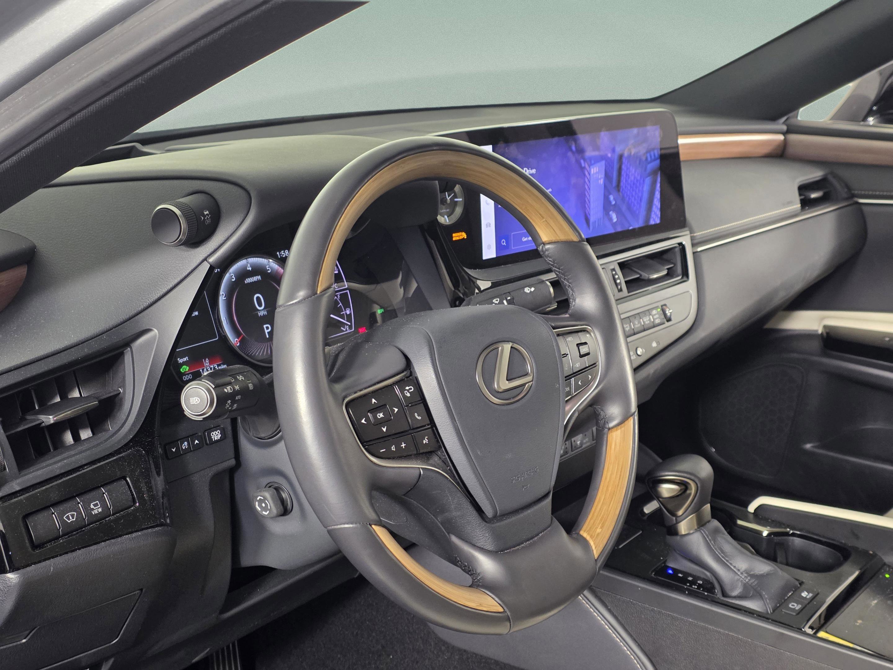 Certified 2025 Lexus ES 300h w/ Technology Package image 11