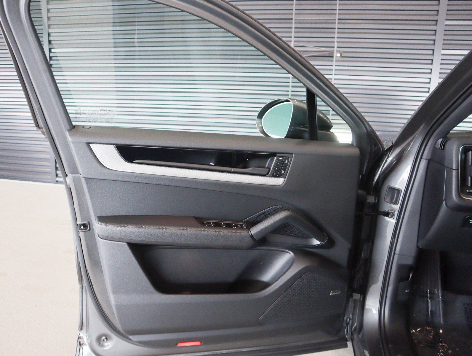 Certified 2025 Porsche Cayenne Coupe image 23