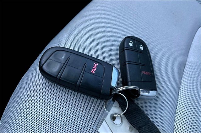 Used 2019 Jeep Renegade Latitude w/ Popular Equipment Group image 10