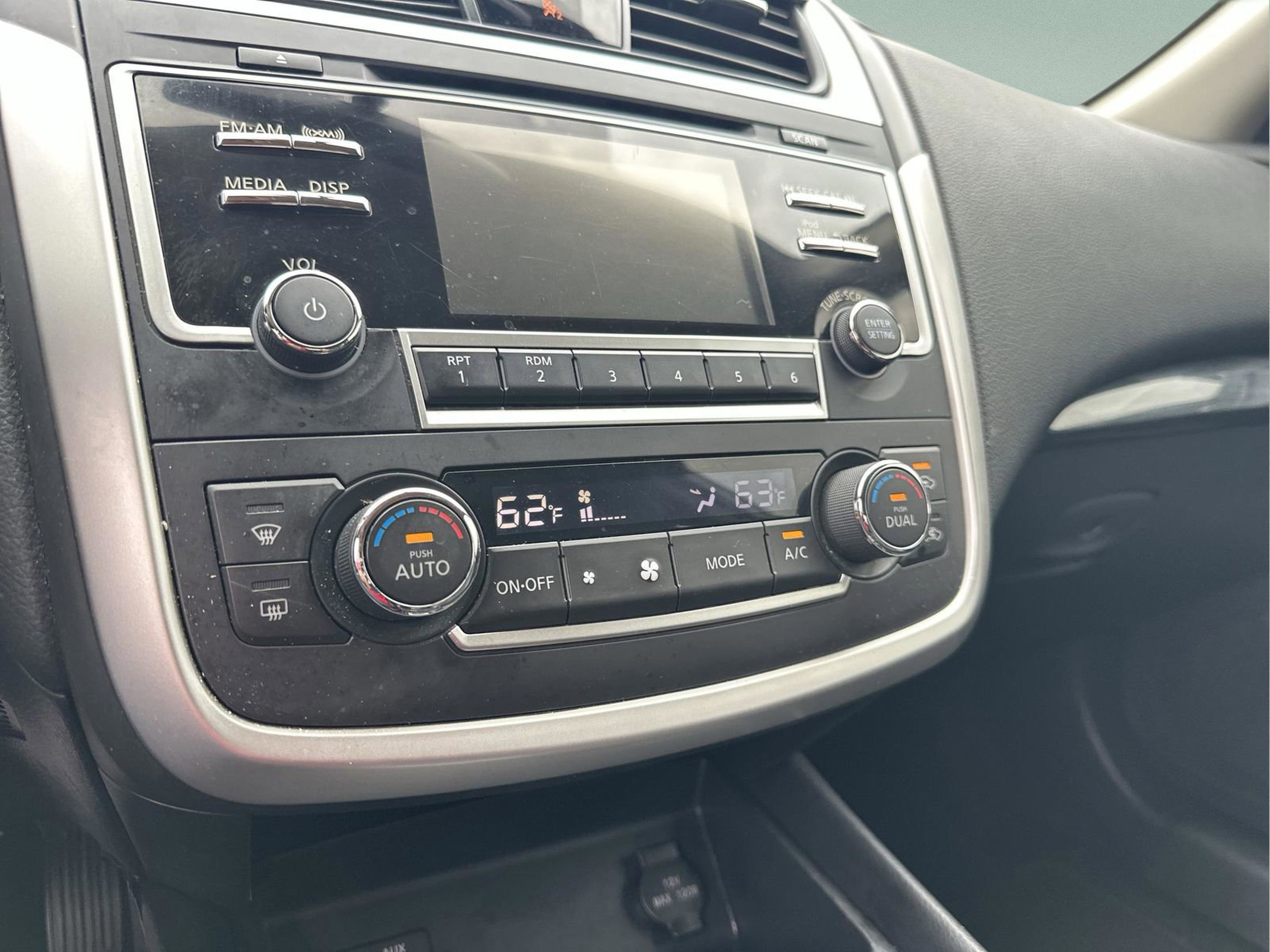 Used 2017 Nissan Altima 2.5 SL w/ Moonroof Package image 24