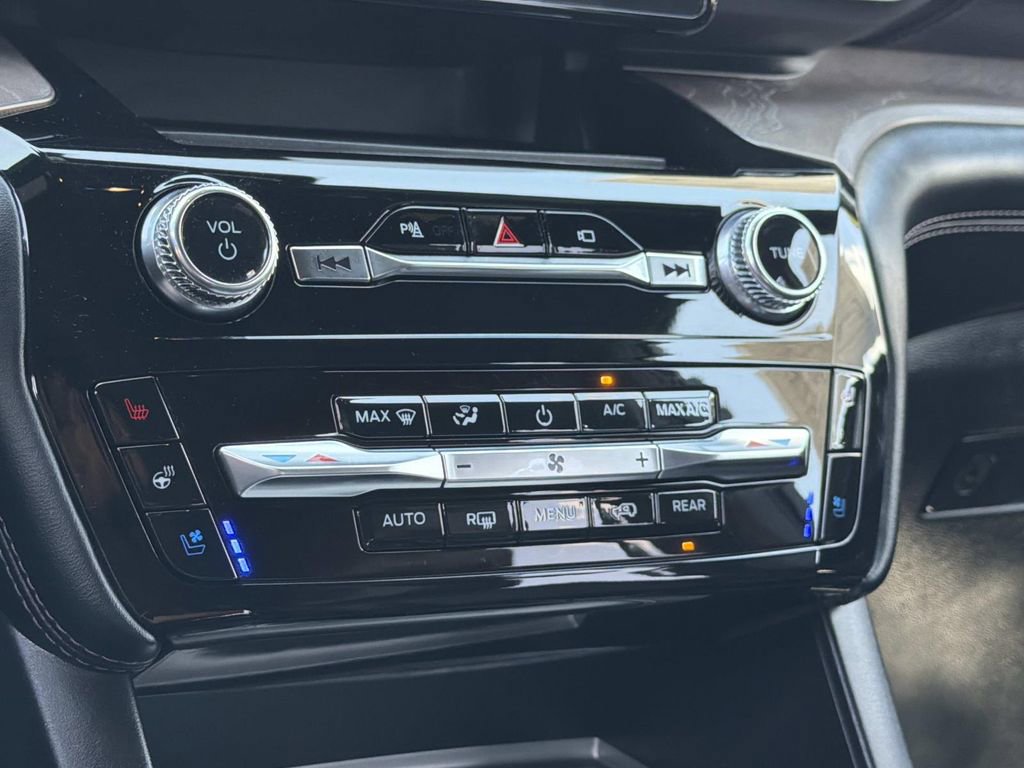 Certified 2023 Ford Explorer Platinum w/ Class IV Trailer Tow Package image 13