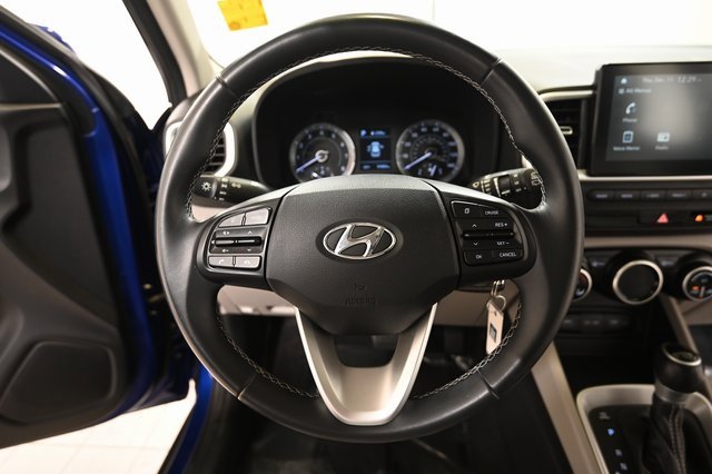 Used 2022 Hyundai Venue SEL image 4