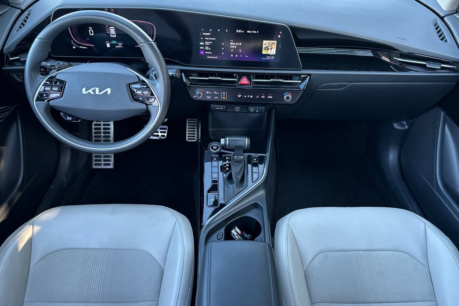 Used 2023 Kia Niro EX Touring image 4