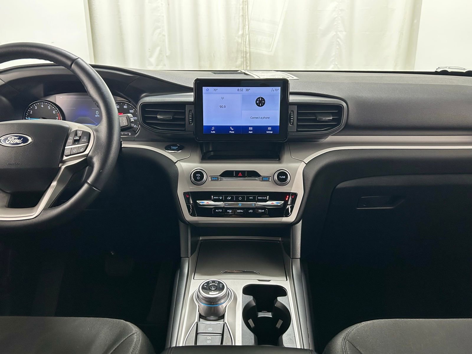 Used 2023 Ford Explorer XLT w/ Class IV Trailer Tow Package image 9