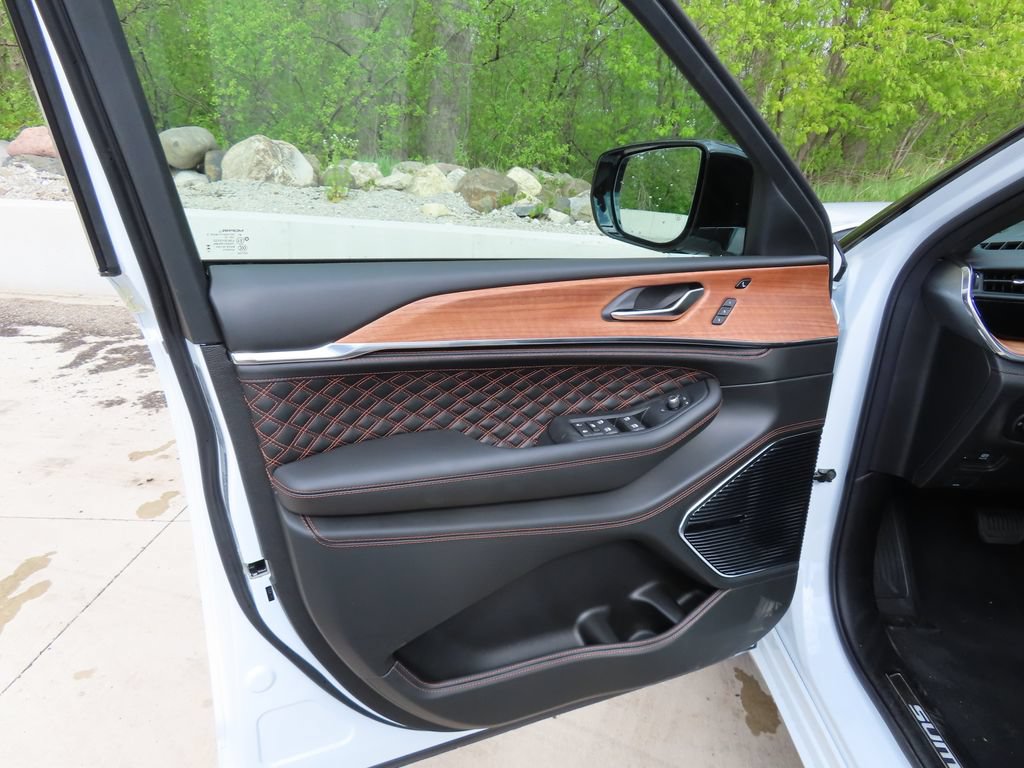 New 2026 Jeep Grand Cherokee Summit AWD/4WD image 25