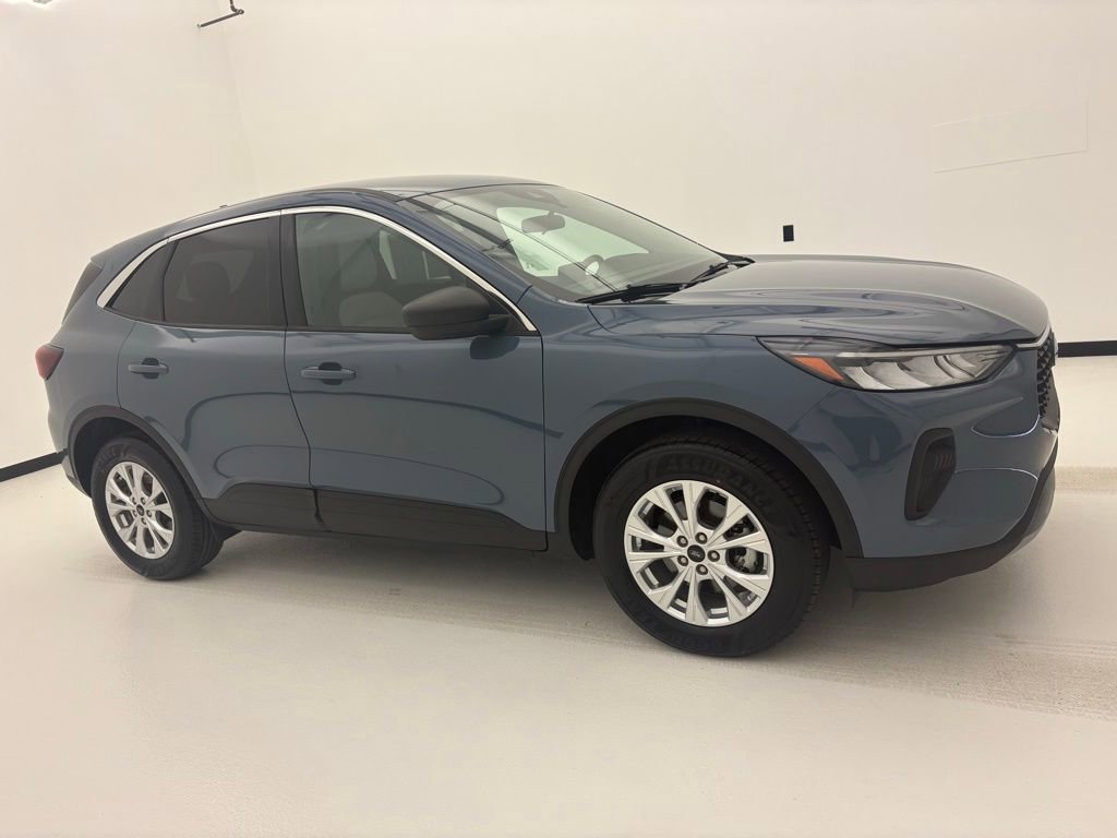 Used 2023 Ford Escape Active AWD/4WD image 1