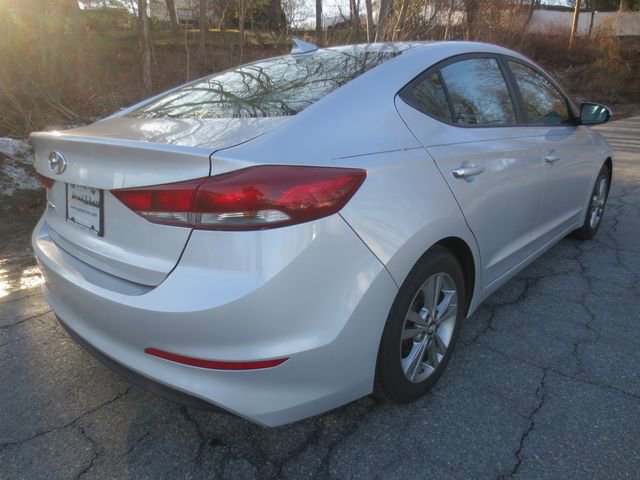 Used 2017 Hyundai Elantra SE image 4