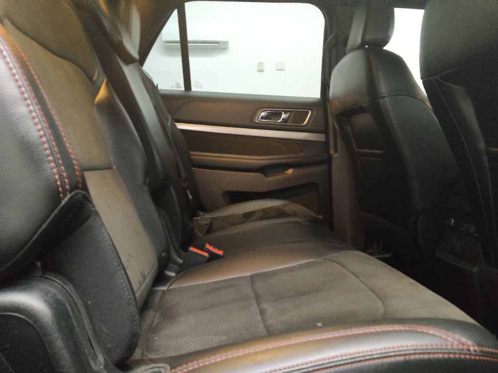 Used 2018 Ford Explorer XLT w/ Equipment Group 202A AWD/4WD image 19