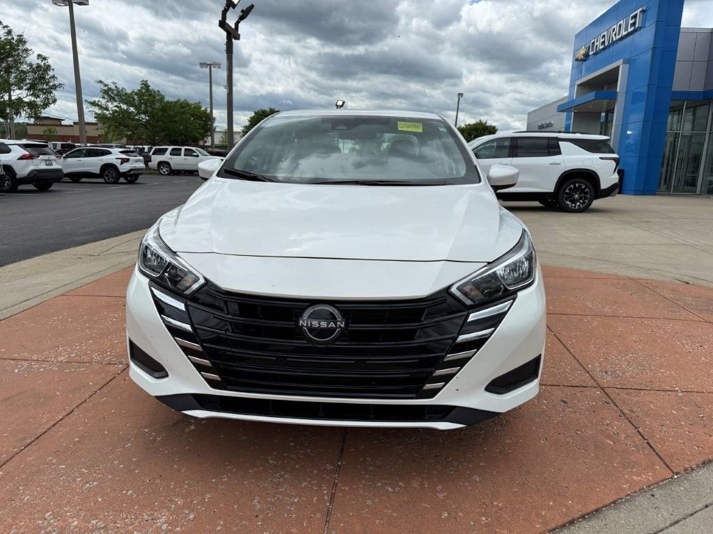 Used 2024 Nissan Versa SV image 2
