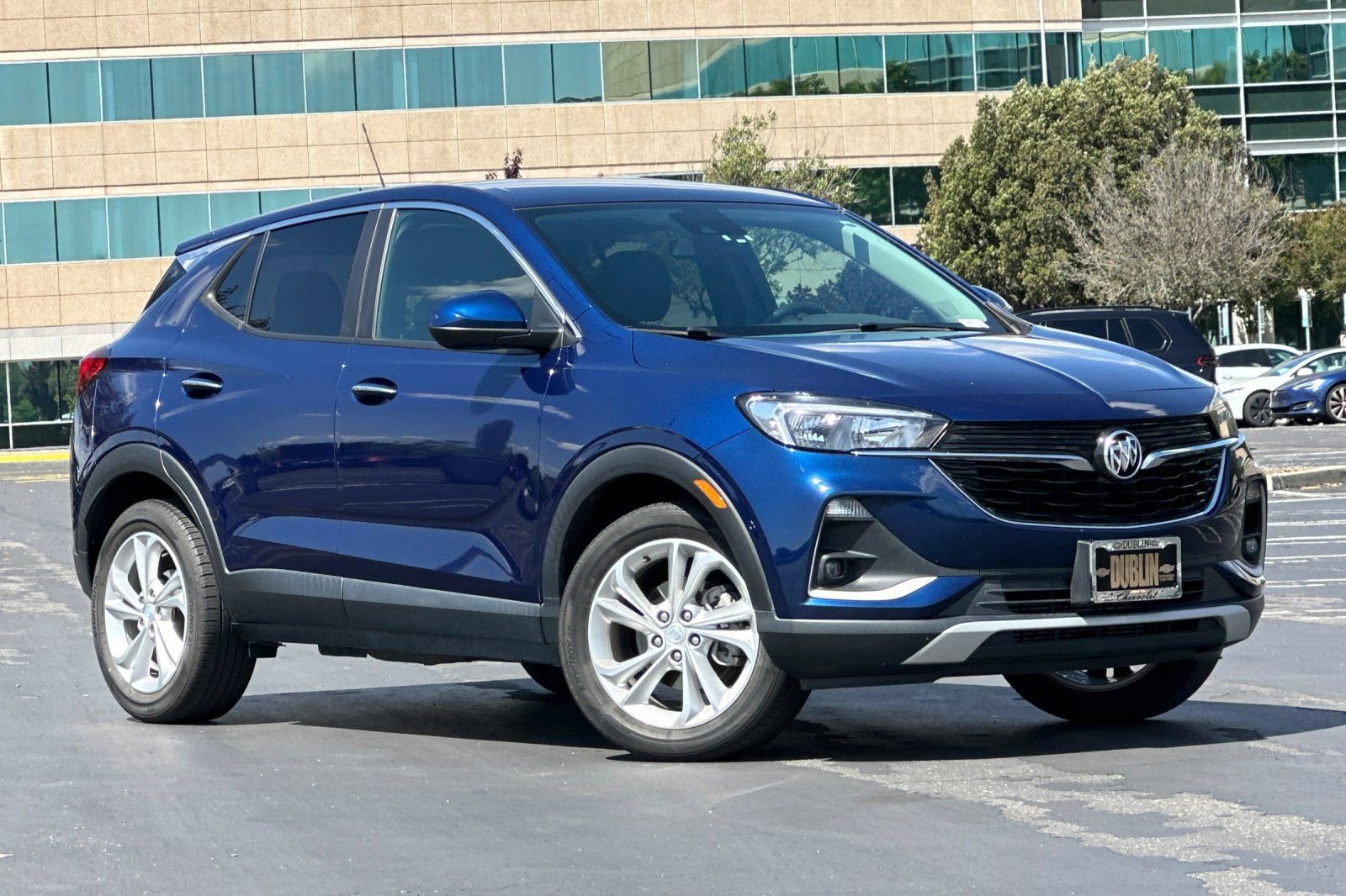 Used 2023 Buick Encore GX Preferred w/ Cold Weather Comfort Package FWD image 2
