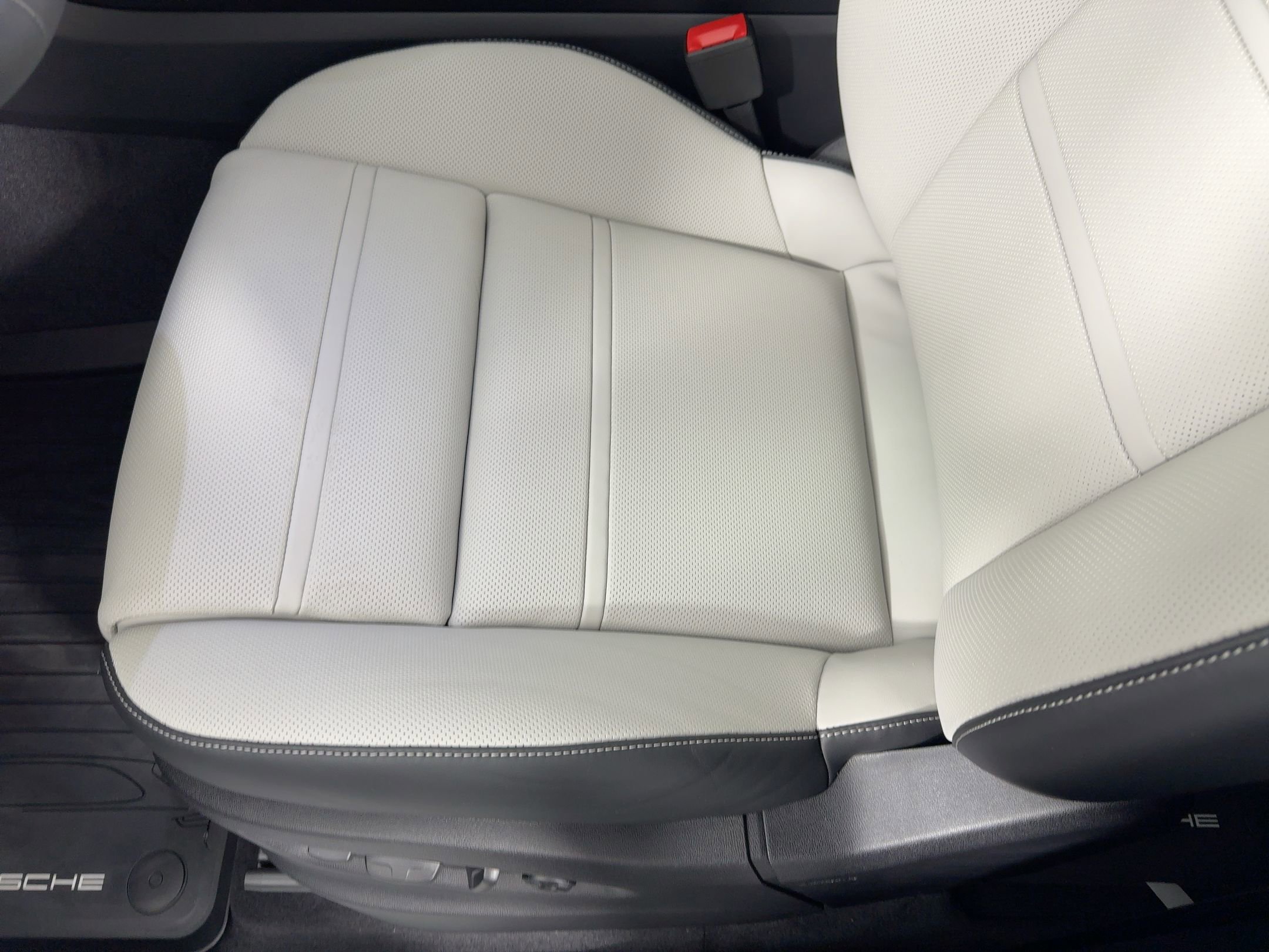 Certified 2026 Porsche Cayenne Coupe image 14