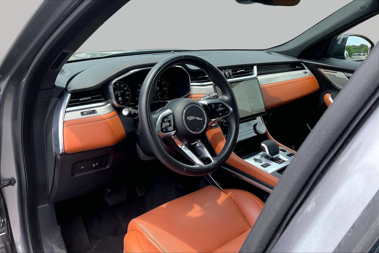 Used 2025 Jaguar F-PACE R-Dynamic S AWD/4WD image 17