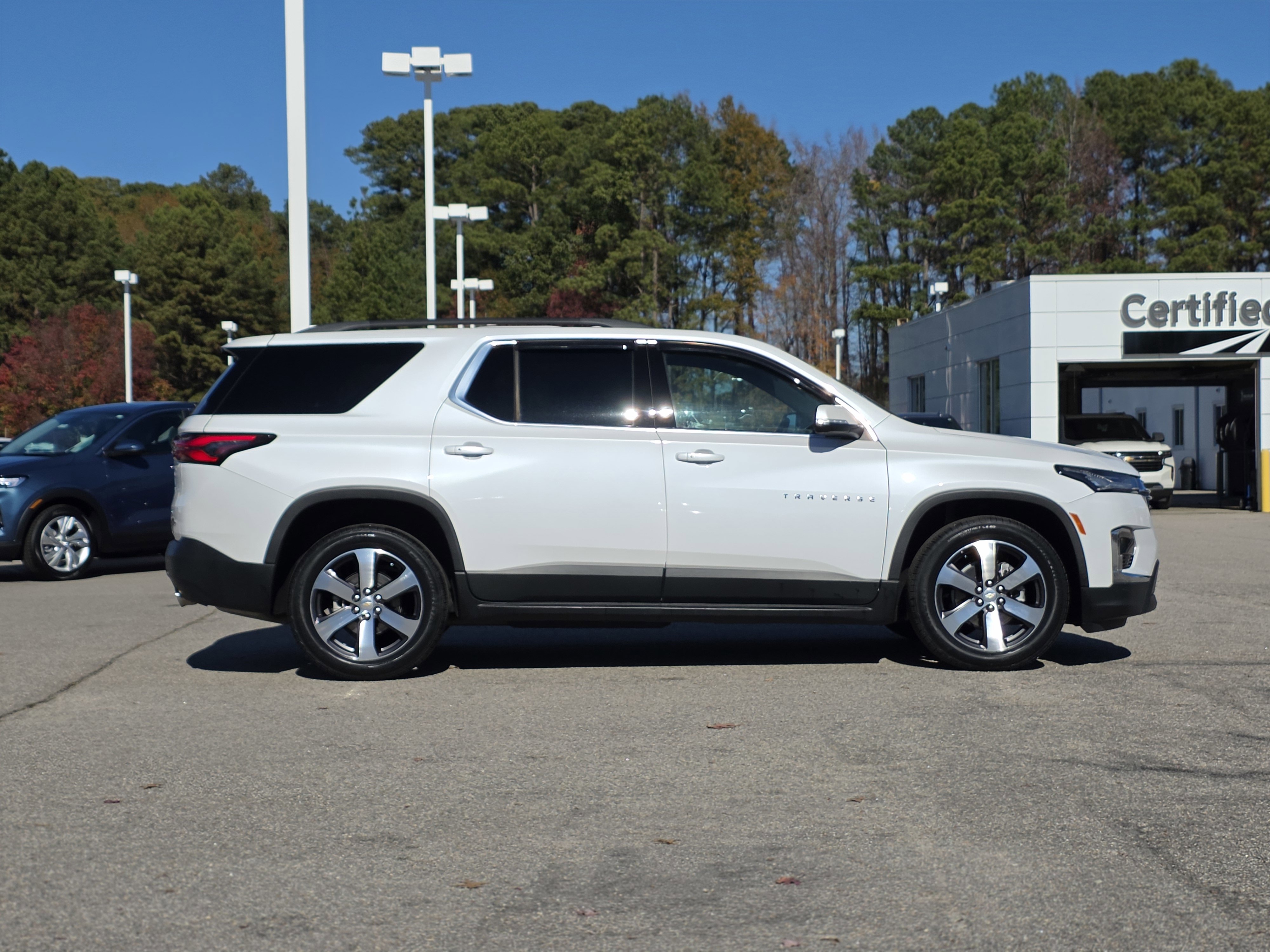 Used 2023 Chevrolet Traverse LT w/ LT Premium Package image 8