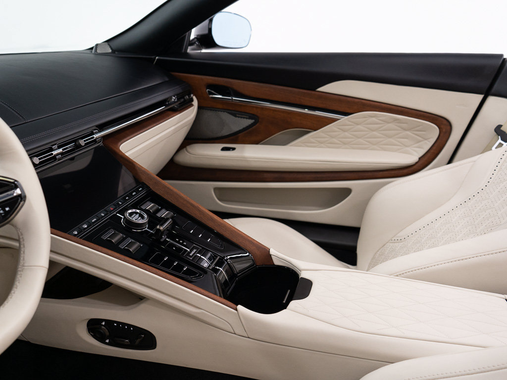 Used 2024 Aston Martin DB12 Convertible RWD image 33