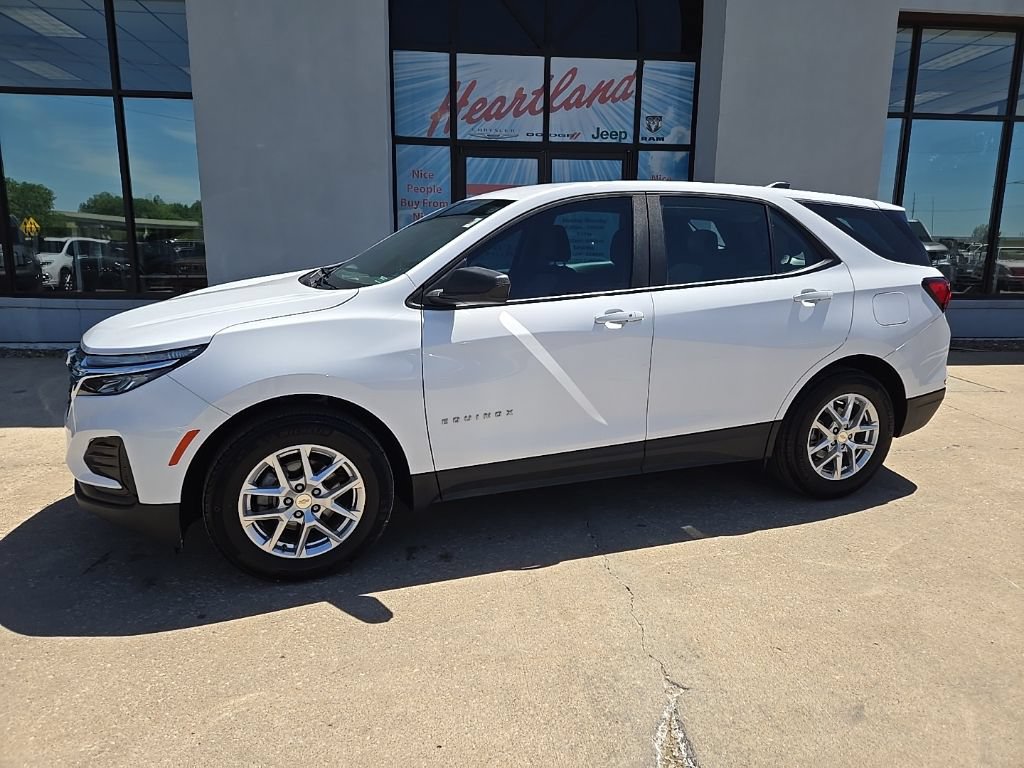 Used 2023 Chevrolet Equinox LS FWD image 5