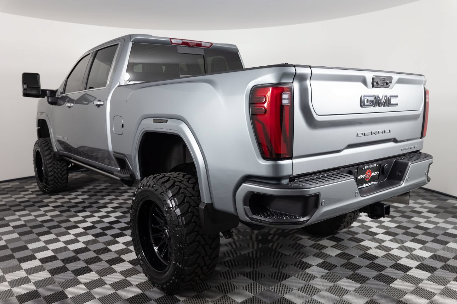 Used 2025 GMC Sierra 3500 Denali Ultimate AWD/4WD image 4