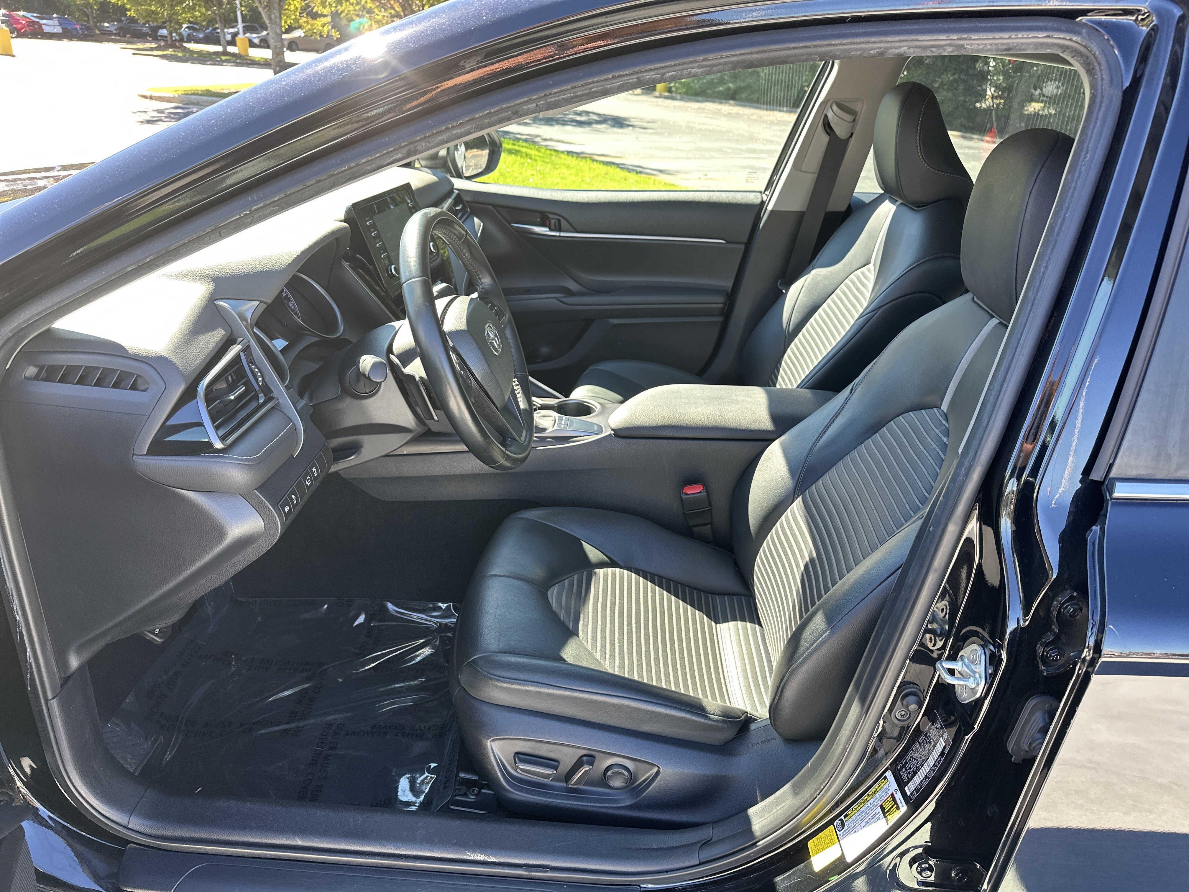Used 2023 Toyota Camry SE FWD image 16