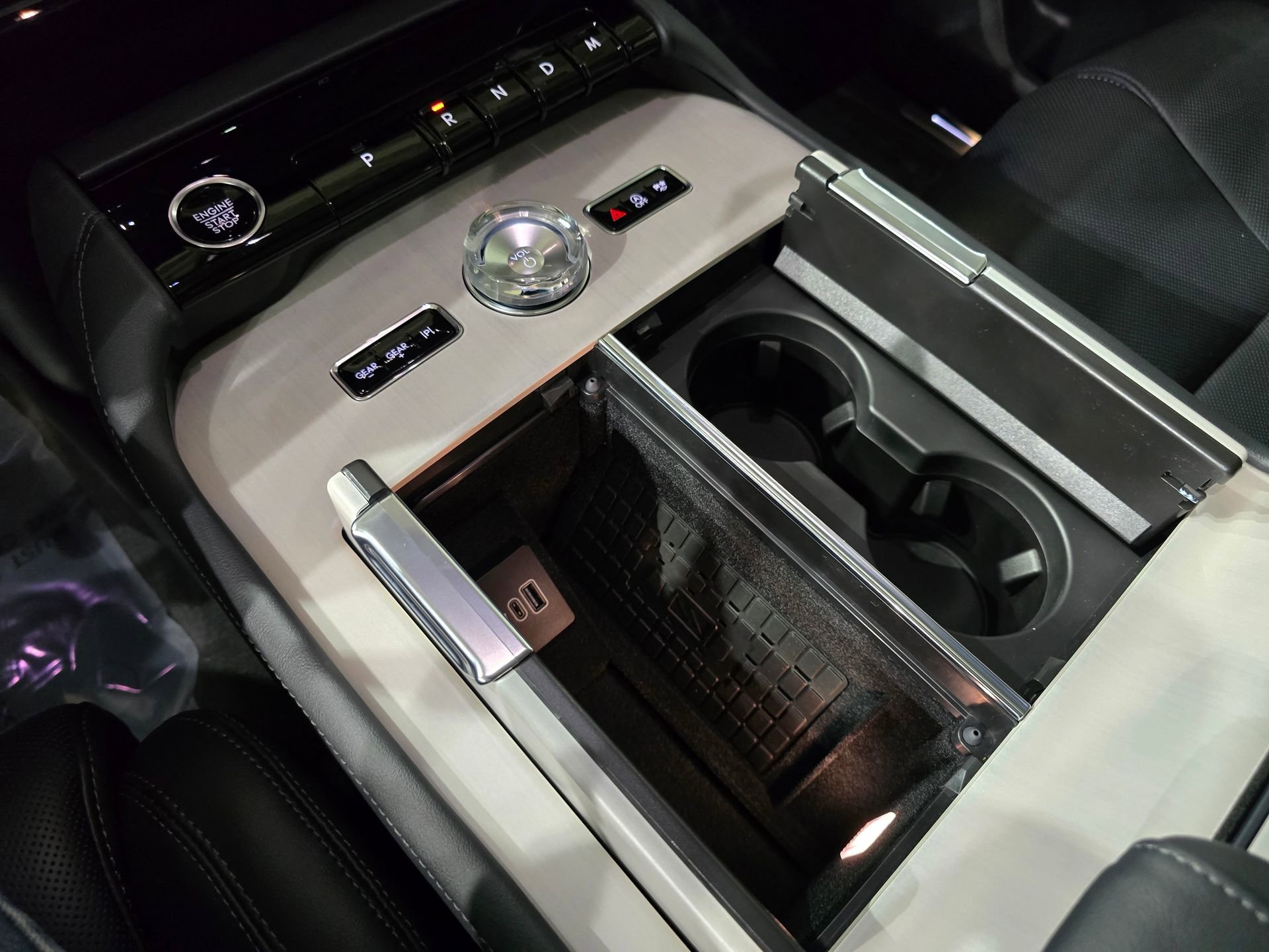 New 2025 Lincoln Navigator L Reserve image 32