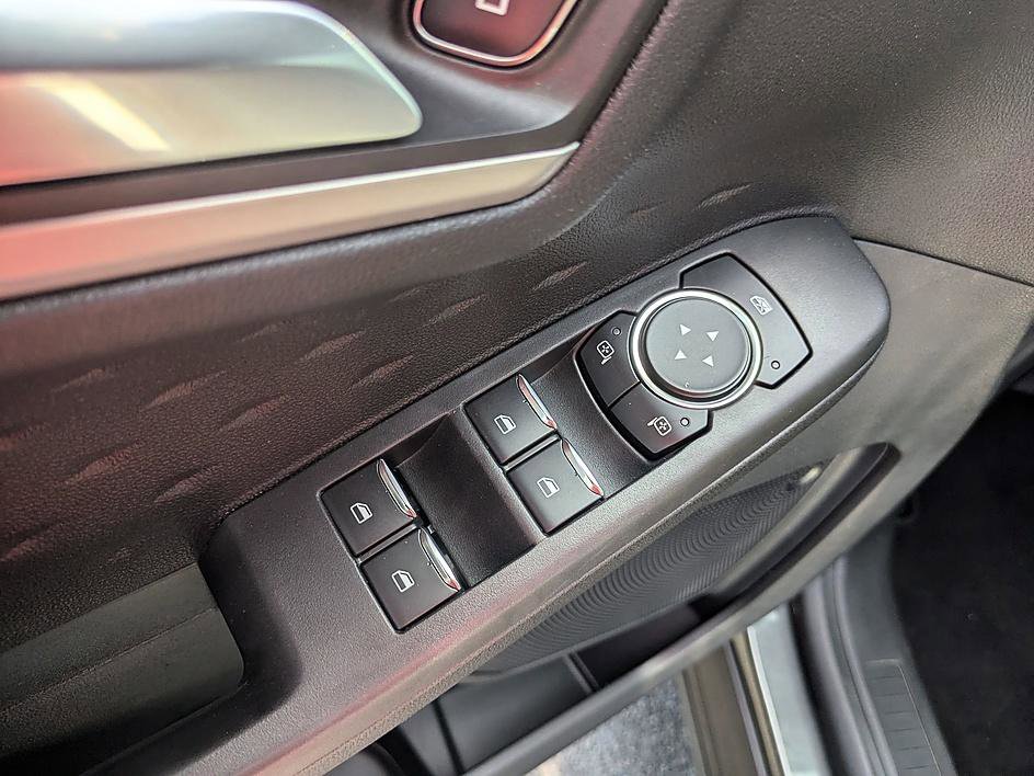 Used 2020 Ford Escape SE image 14