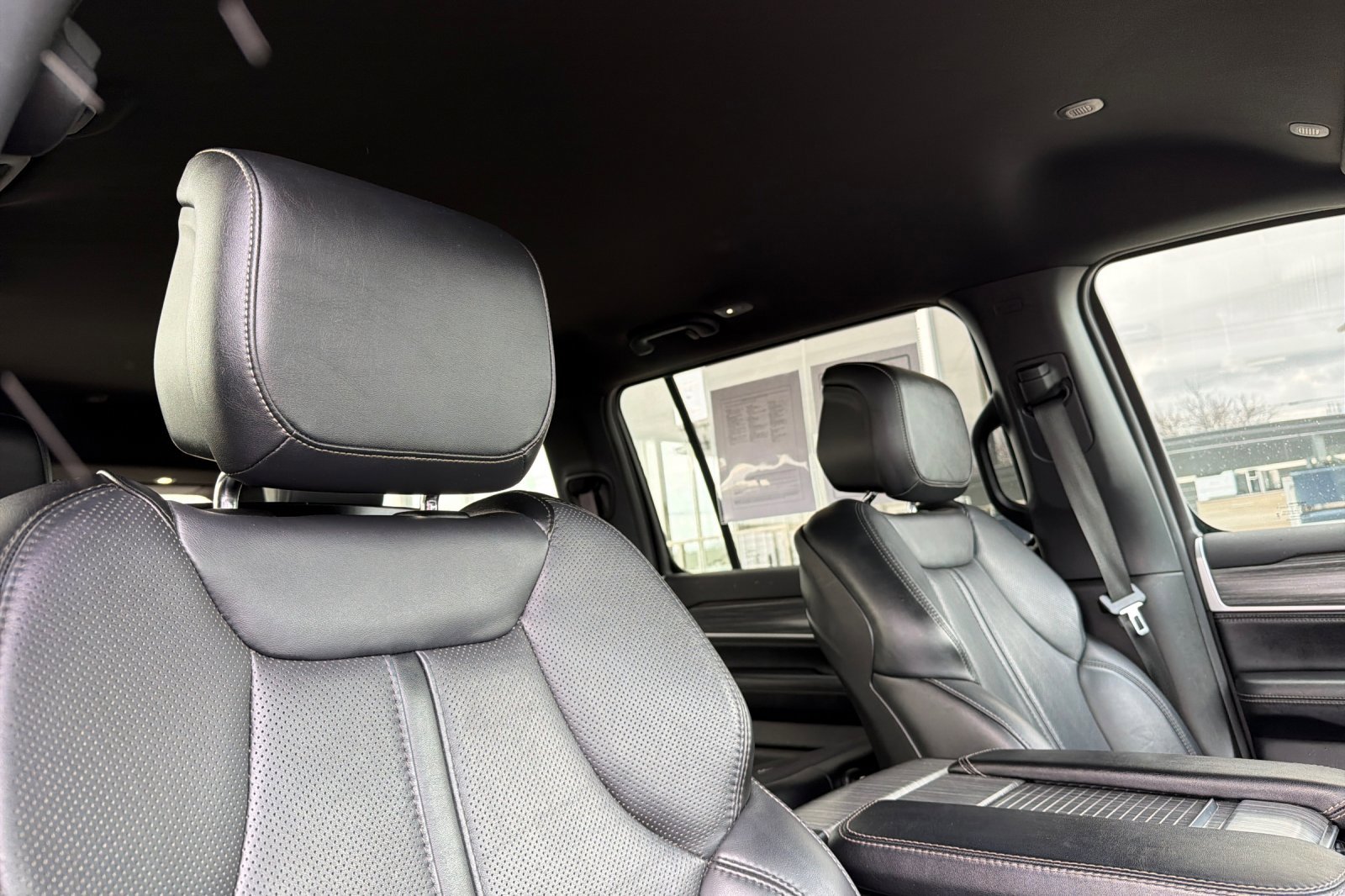 Used 2024 Jeep Wagoneer Series II w/ Flexible Seating Group image 17