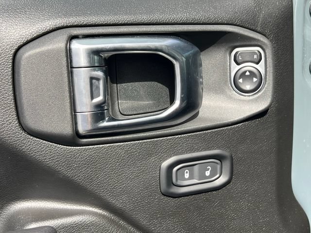 Used 2025 Jeep Gladiator Sport AWD/4WD image 28