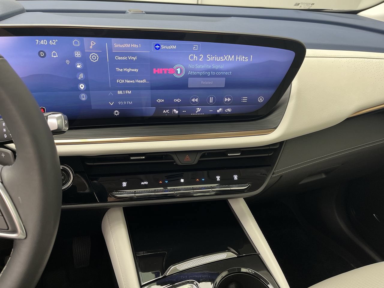 Used 2025 Buick Envision Avenir AWD/4WD image 18