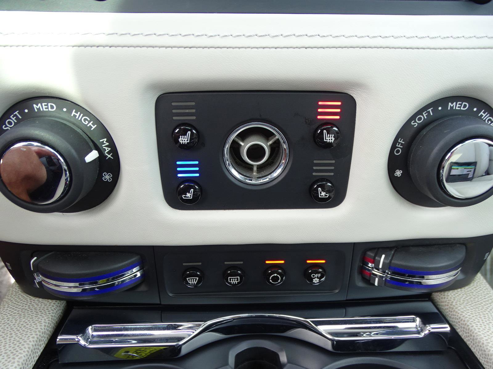 Used 2015 Rolls-Royce Wraith RWD image 20