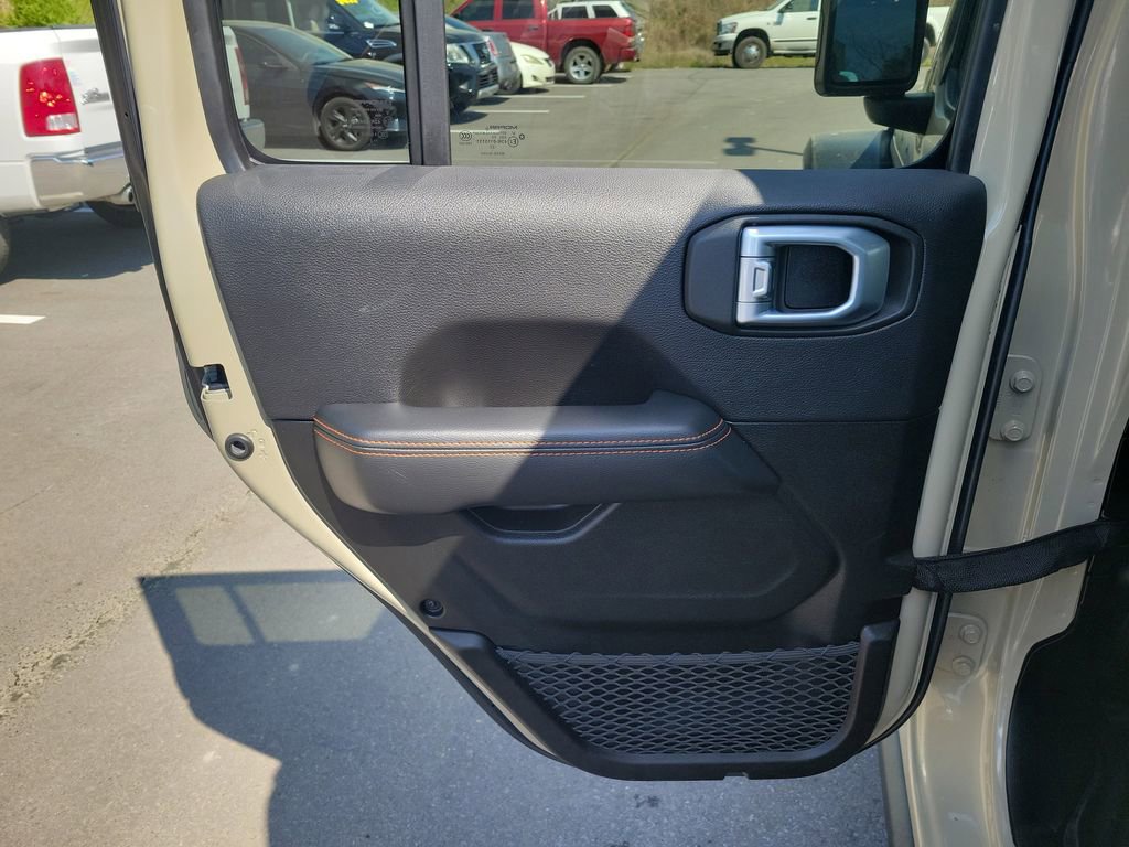 Used 2022 Jeep Gladiator Mojave w/ Cold Weather Group image 34