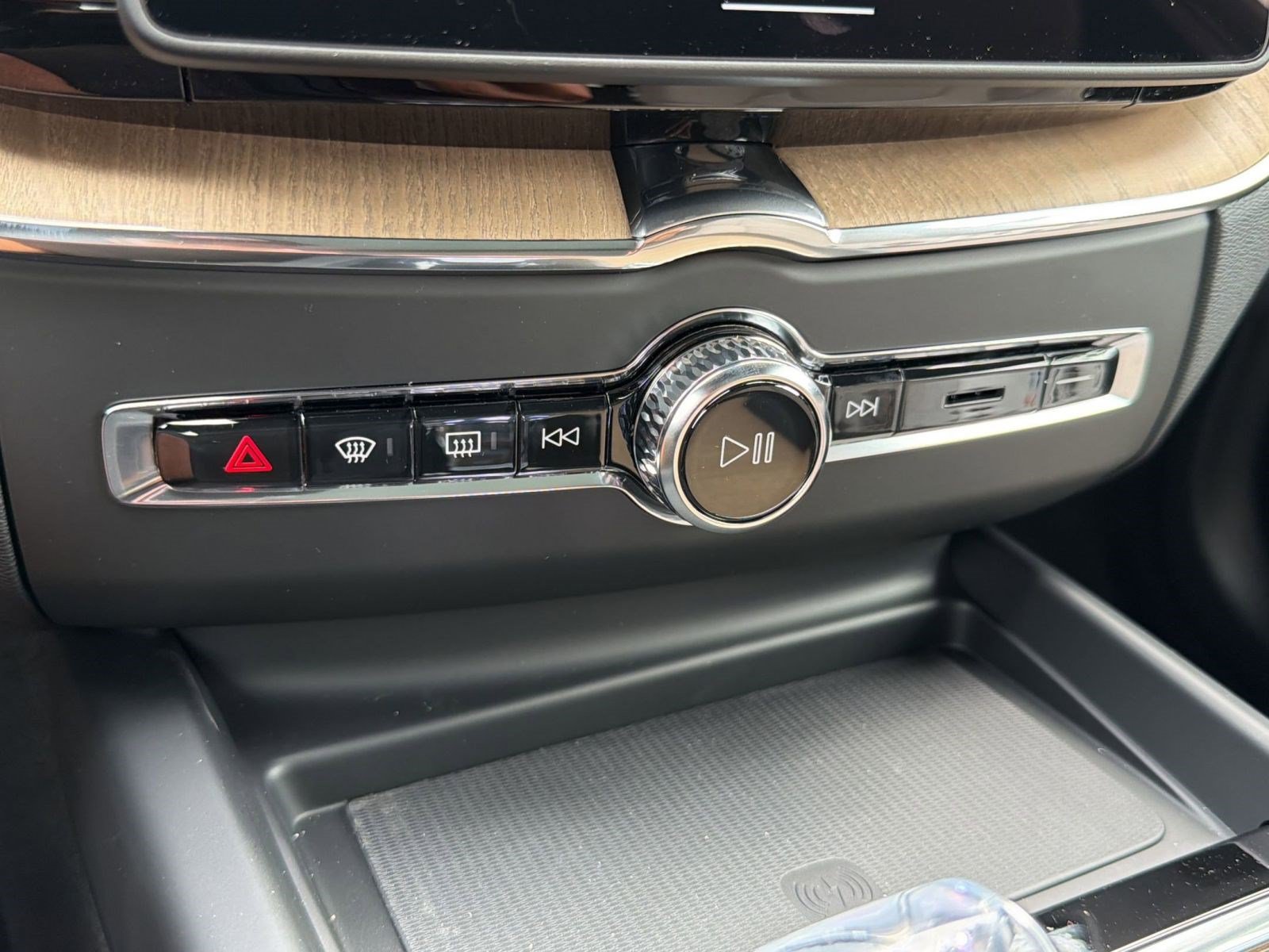 New 2026 Volvo XC60 B5 Plus w/ Protection Package AWD/4WD image 19