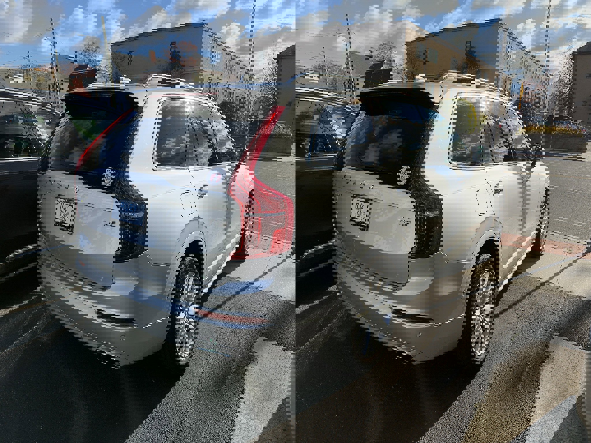 Used 2018 Volvo XC90 T6 Momentum w/ Convenience Package image 9