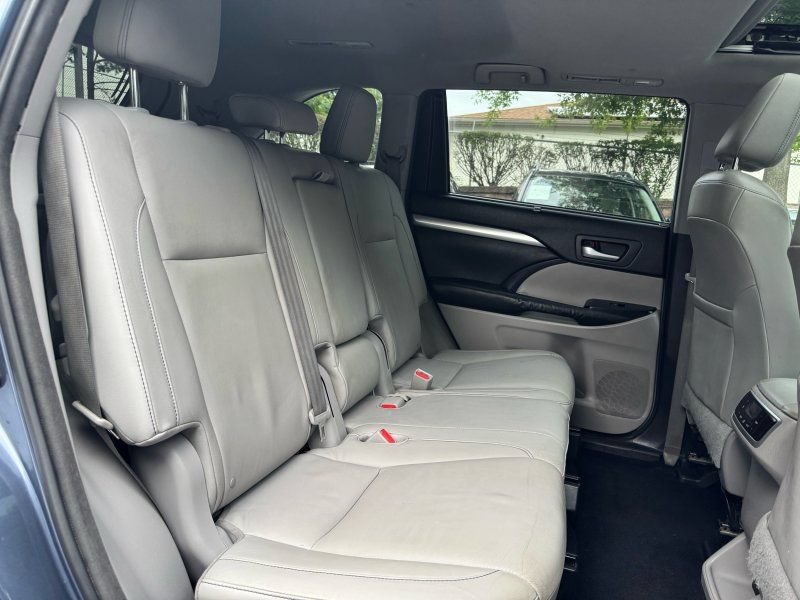 Used 2015 Toyota Highlander XLE AWD/4WD image 17