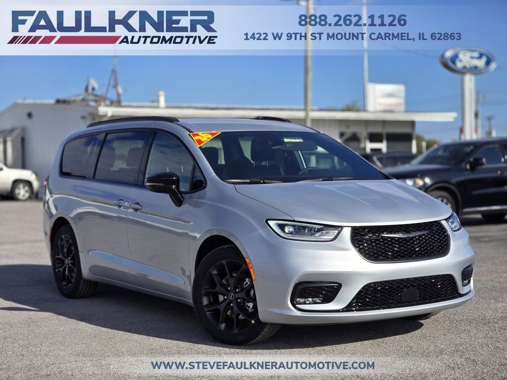New 2026 Chrysler Pacifica Select image 1