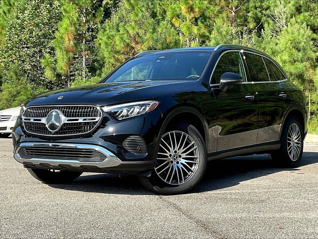 Used 2026 Mercedes-Benz GLC 300 image 2