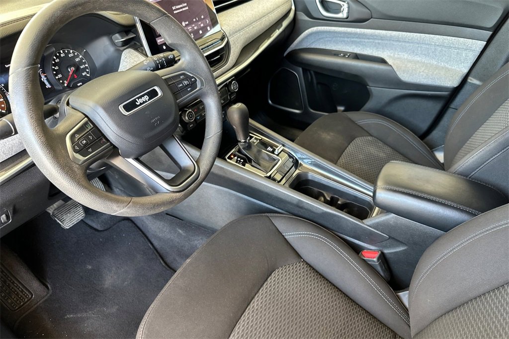 Used 2023 Jeep Compass Sport image 8